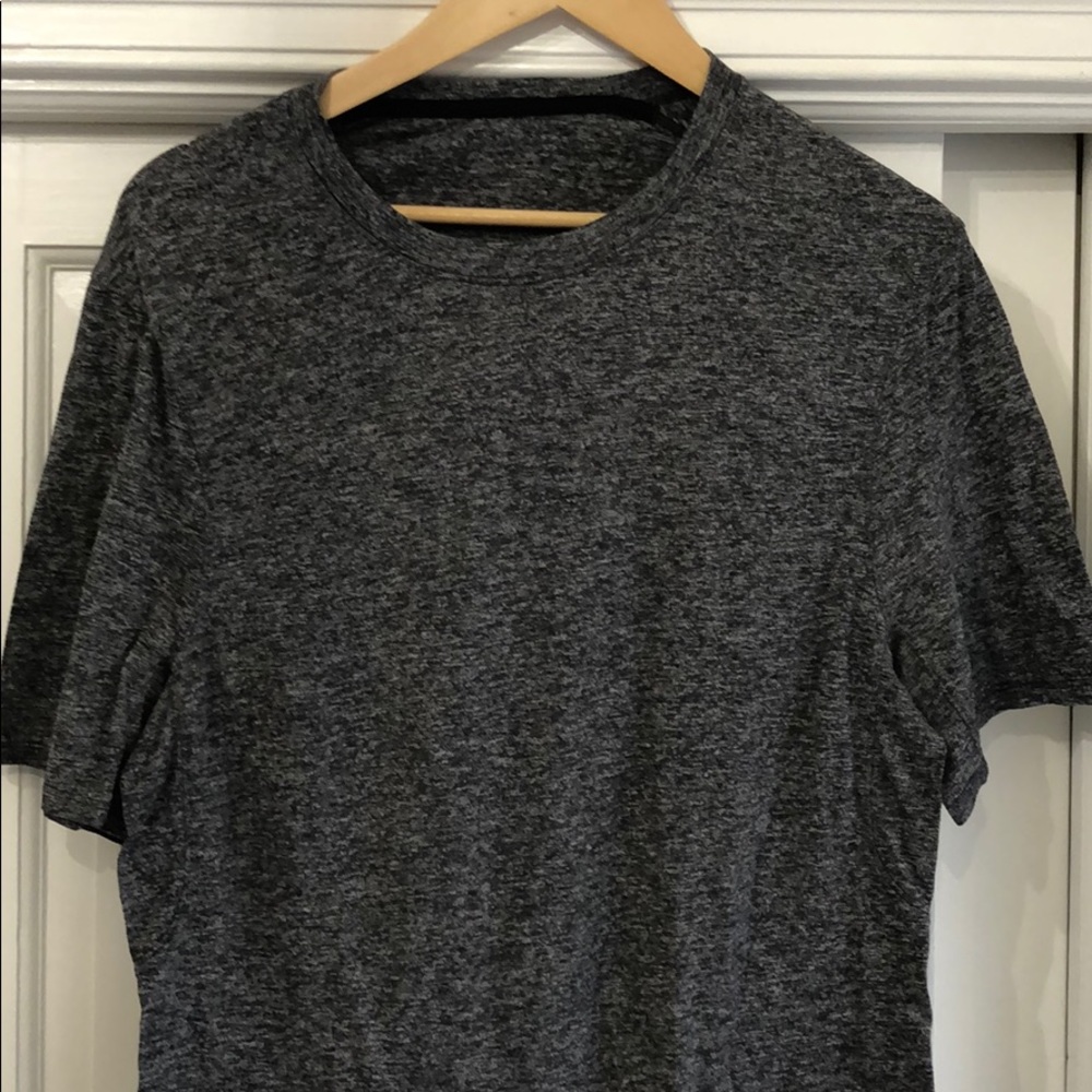 Men’s Lululemon gray shirt